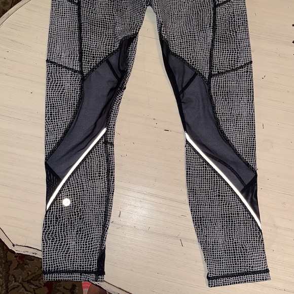 Lululemon Black/White Mesh Leggings - Picture 3 of 6